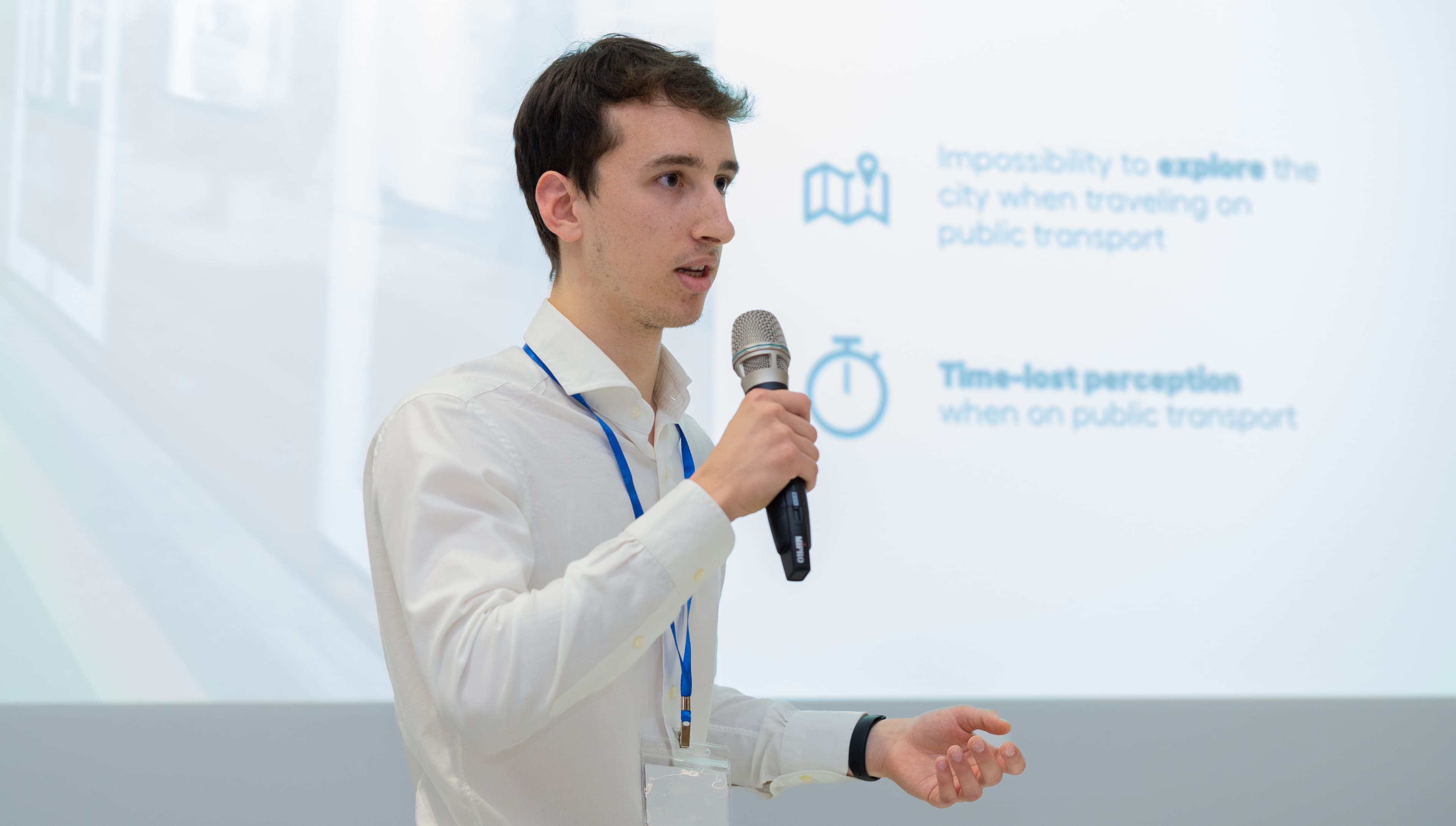 Alessandro Romeri durante una presentazione